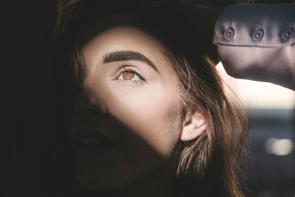 Crossdressers & transgenders guide to shaping the perfect eyebrows
